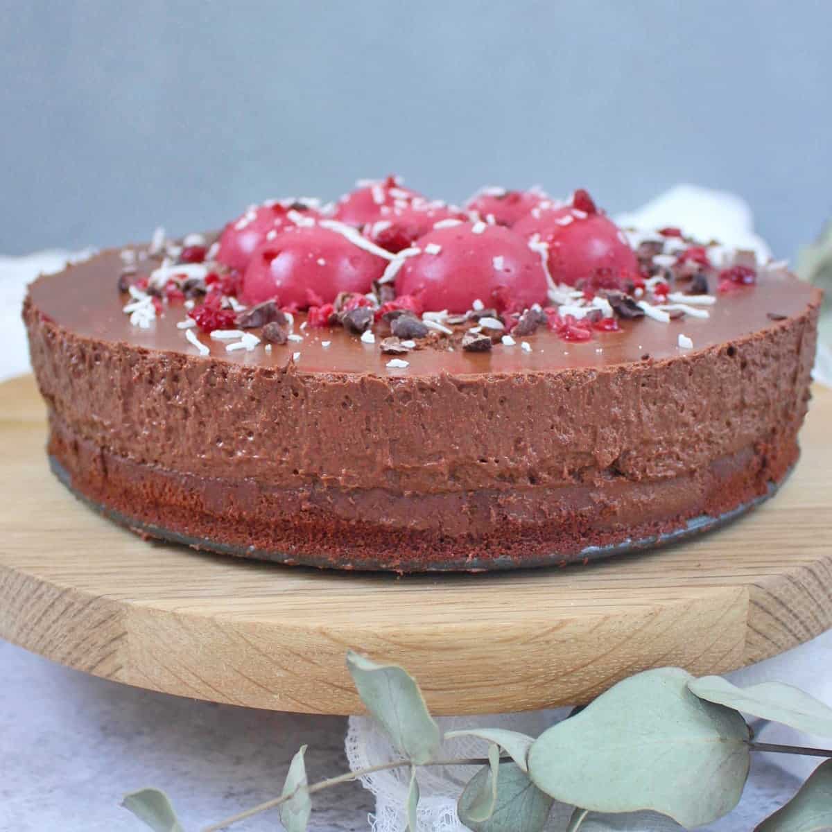 Close up on the cake over a wooden cake stand