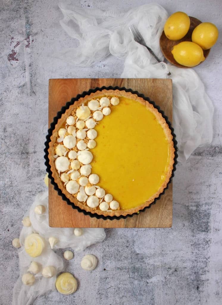 Flatlay photo of the tart over a wooden board.