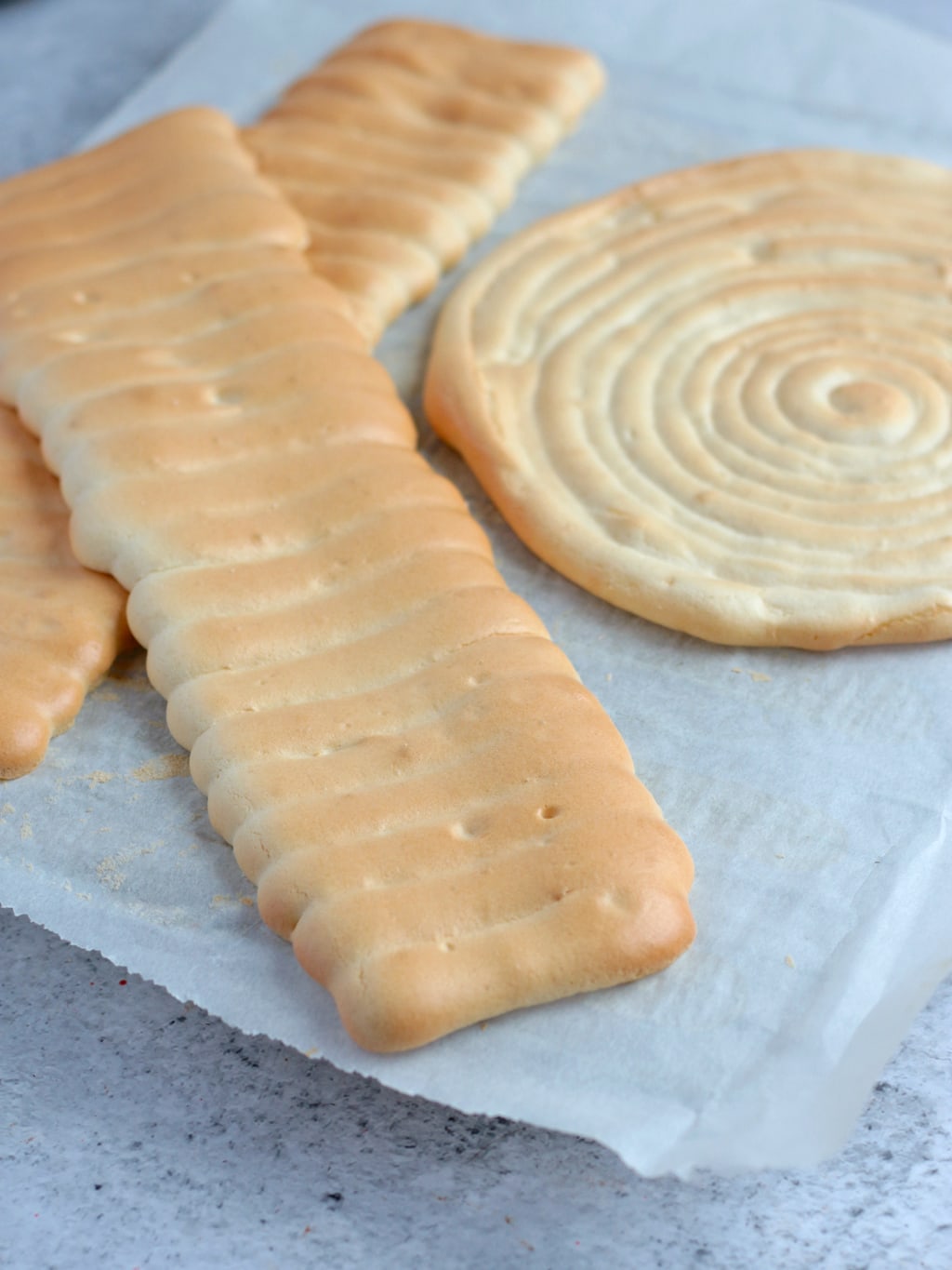 Ladyfinger Biscuit Edge Strips and Round Base