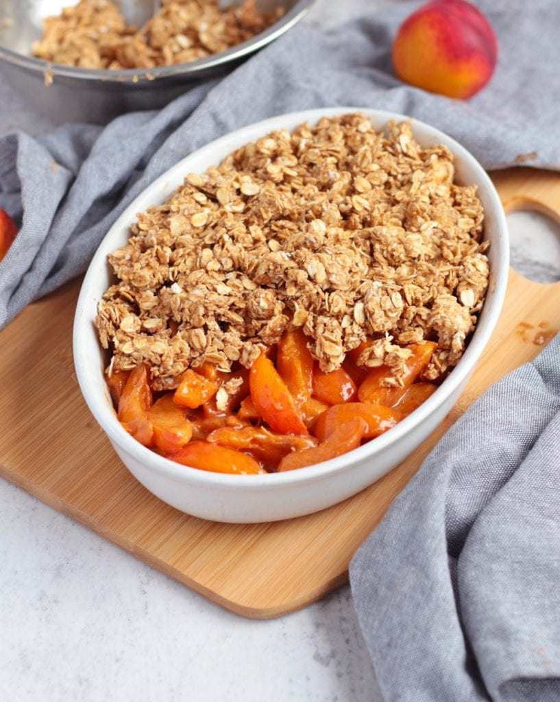 Covering the apricot filling with the crumble