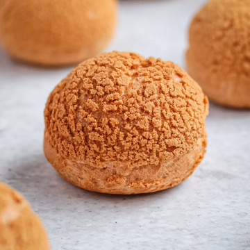 Close up on a Choux on a grey surface