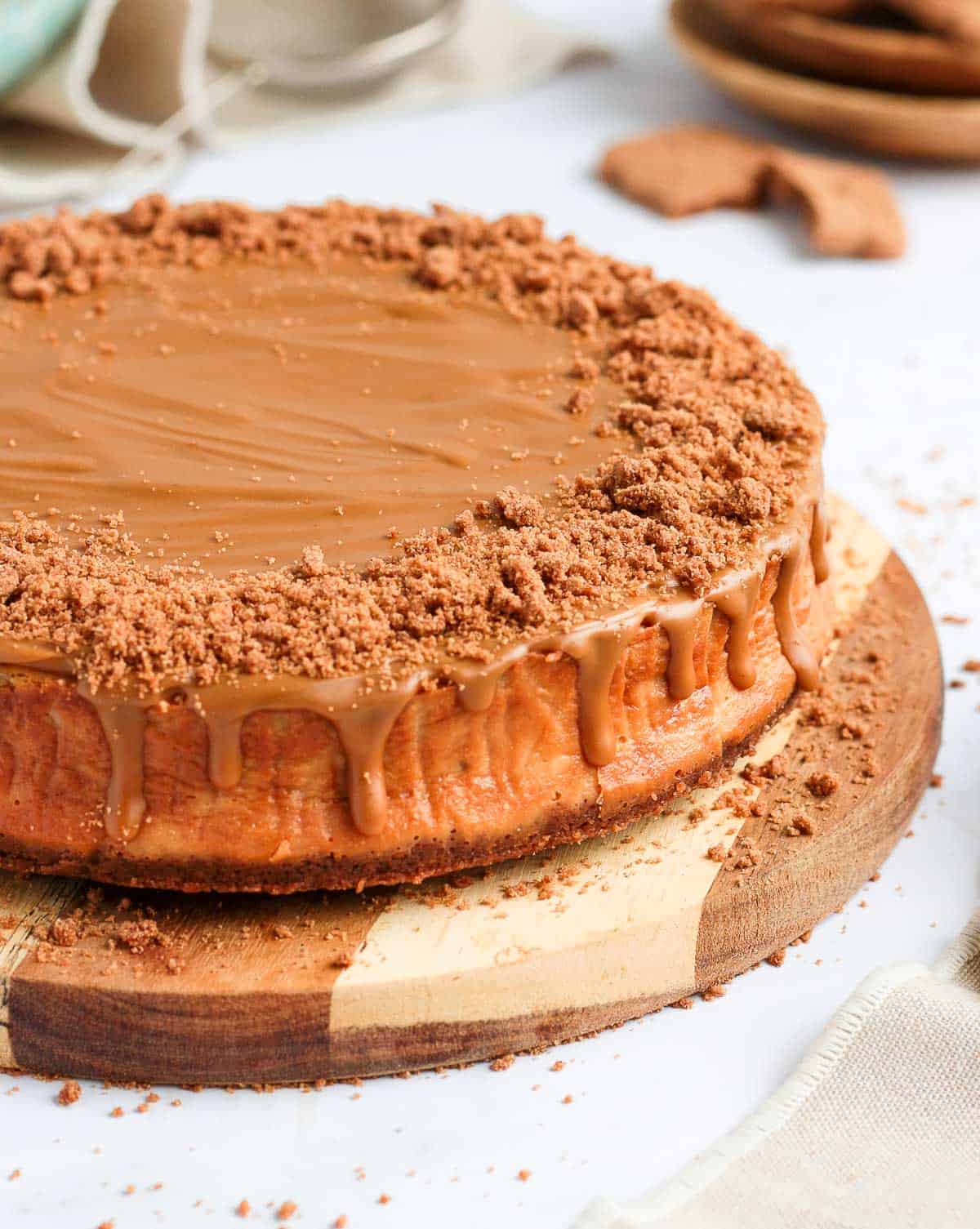 Side view of the cake on a round wooden board.