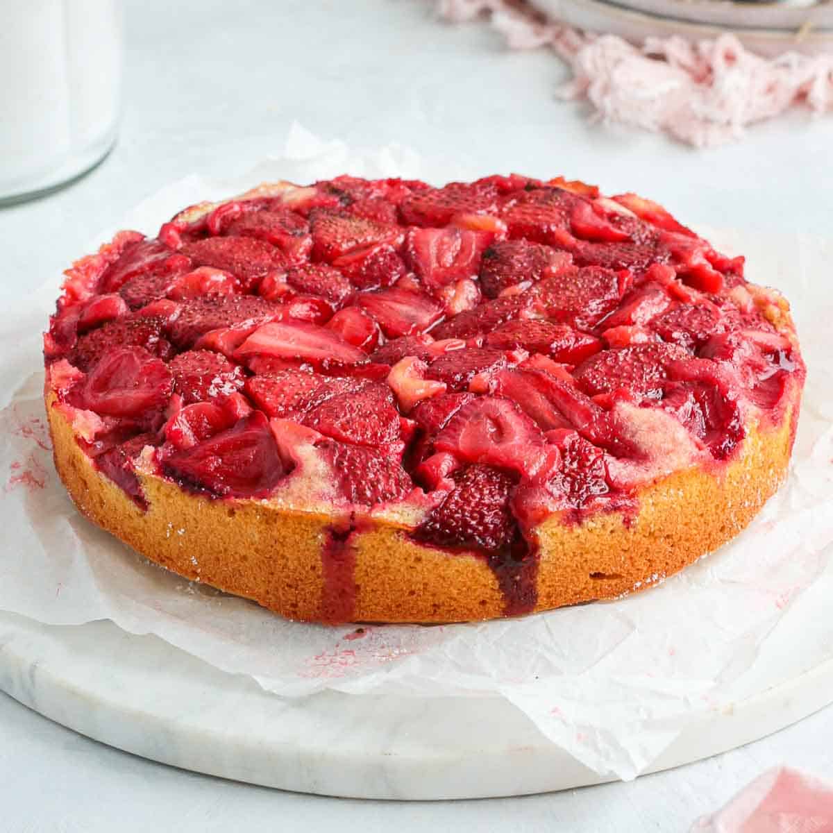 Cake on a round marble board.