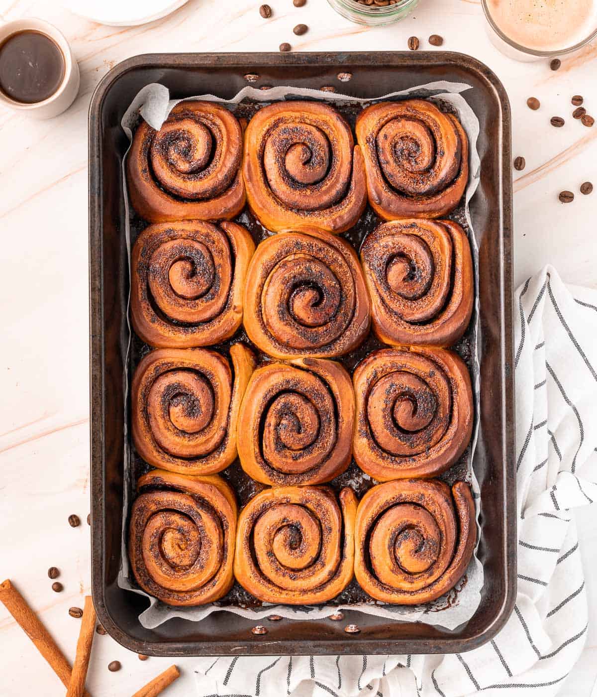 Baked rolls in the roasting tray seen from above.