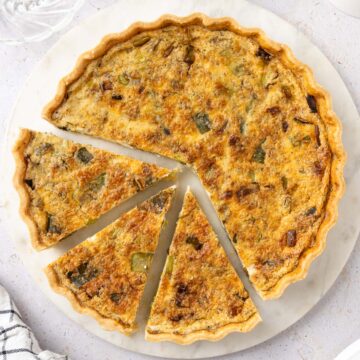 Close up on the quiche seen from above with 3 slices cut out.