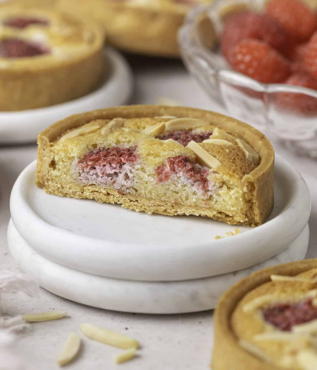 Tart sliced in half with focus on the inside of the tart.